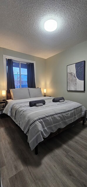 Room - 3rd floor 2 Bedroom, 2 Full Bathrooms In The Heart Of Downtown Edmonton (Edmonton)