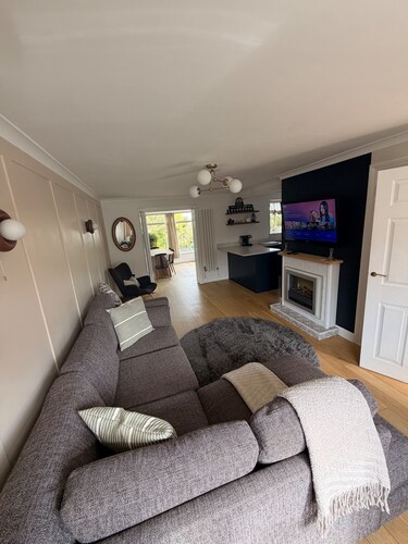 House Sleeps 7 With Enclosed Garden
