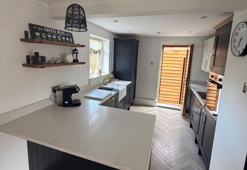 House Sleeps 7 With Enclosed Garden