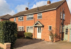 Exterior - House Sleeps 7 With Enclosed Garden (Peterborough)
