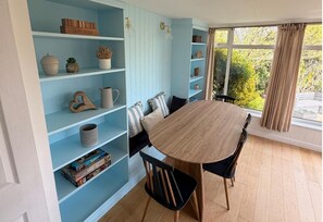 Dining - House Sleeps 7 With Enclosed Garden (Peterborough)