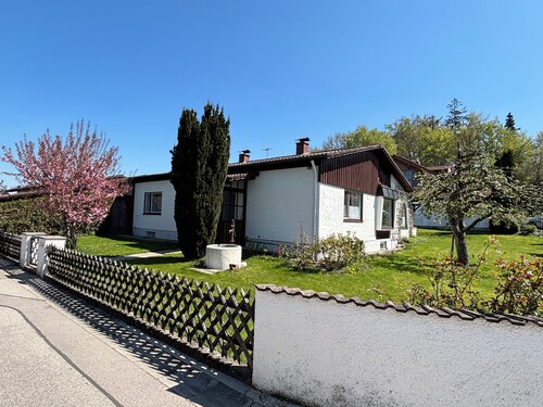 Ferienhaus für 6 Gäste - großer Garten & Wintergarten