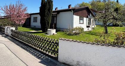 Ferienhaus für 6 Gäste - großer Garten & Wintergarten
