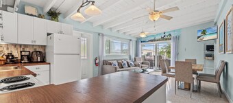 Beautiful 2-bedroom house with Dock in Key Colony Beach