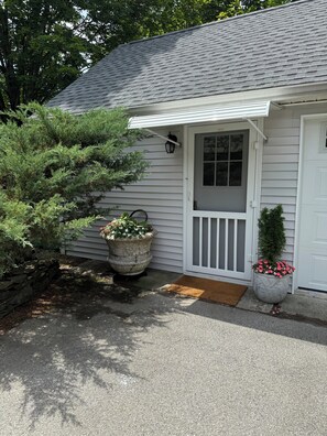 Exterior detail - Cozy Studio in wonderful Germantown, Peaceful and Quiet (Tivoli)