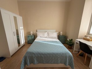 1 bedroom, iron/ironing board, WiFi, bed sheets - Room with private bath in apartment close to all amenities (Firenze)