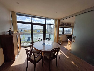 Charming 2 bedroom apartment in Glasgow. Right next to the SEC and OVO Hydro.