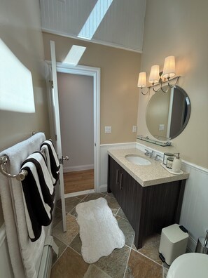 Bathroom - Beautifully Renovated EH 4-Bedroom Summer Rental with Heated Pool (East Hampton)