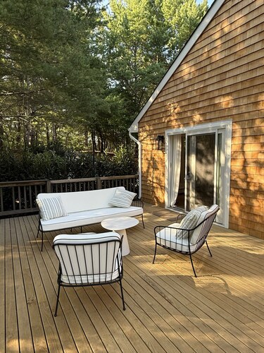 Beautifully Renovated EH 4-Bedroom Summer Rental with Heated Pool