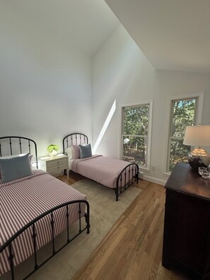 4 chambres, fer et planche à repasser, Wi-Fi gratuit, draps fournis