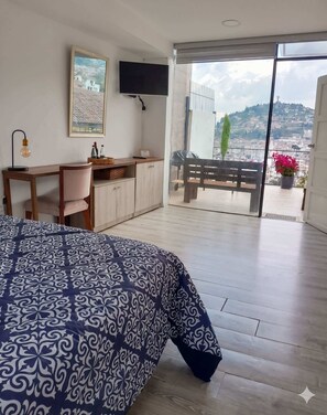 1 habitación, escritorio, tabla de planchar con plancha y wifi 
