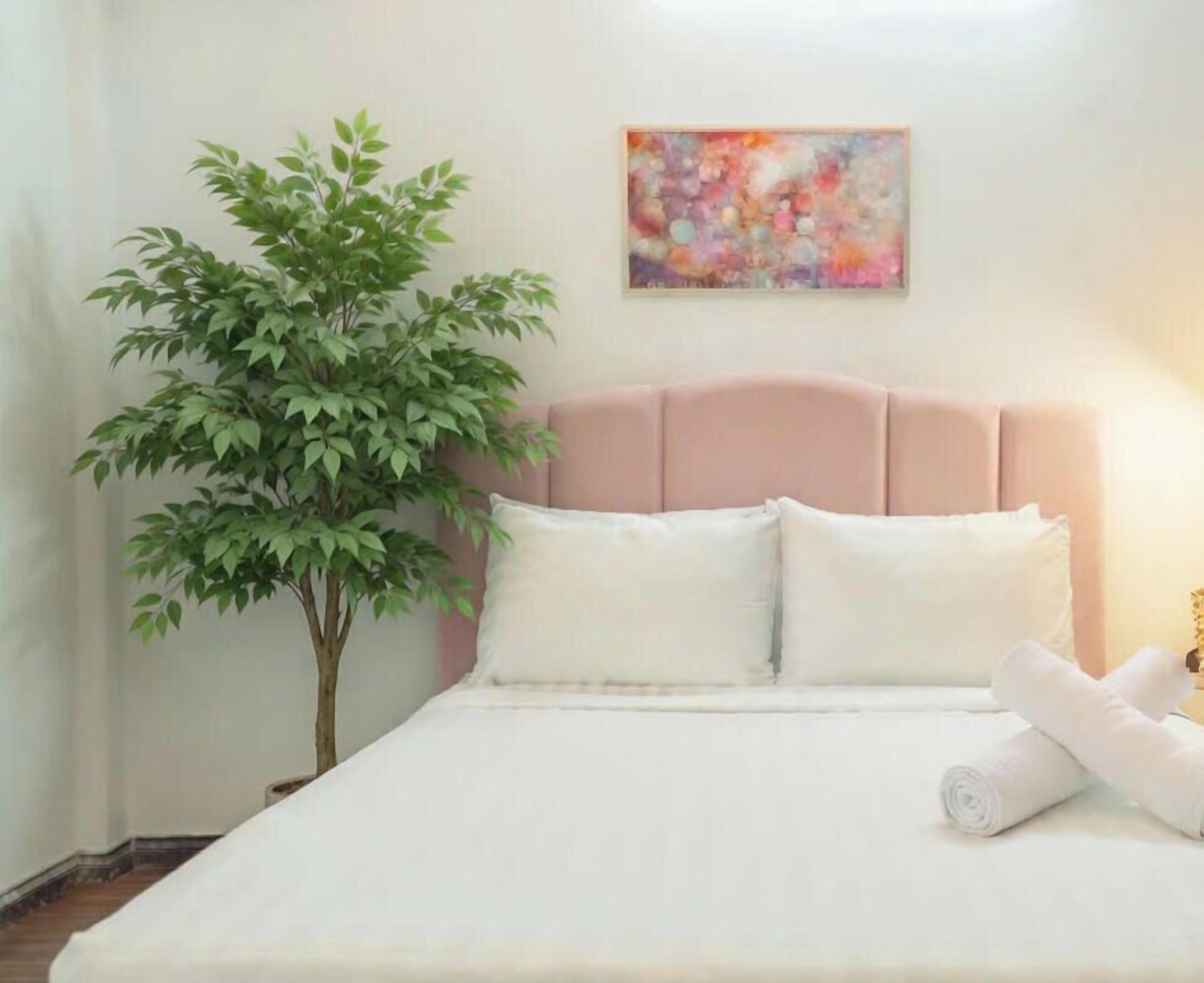 Deluxe Townhome, Balcony, City View | Desk, laptop workspace, blackout drapes, soundproofing