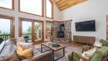 Smart TV, fireplace
