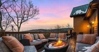 Best Views in Massanutten! 5200 sq ft, Designer-Decorated w/ Hot Tub and Sauna