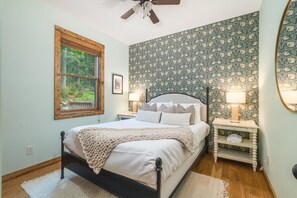 6 bedrooms, iron/ironing board, travel cot, free WiFi - Best Views in Massanutten! 5200 sq ft, Designer-Decorated w/ Hot Tub and Sauna (McGaheysville)