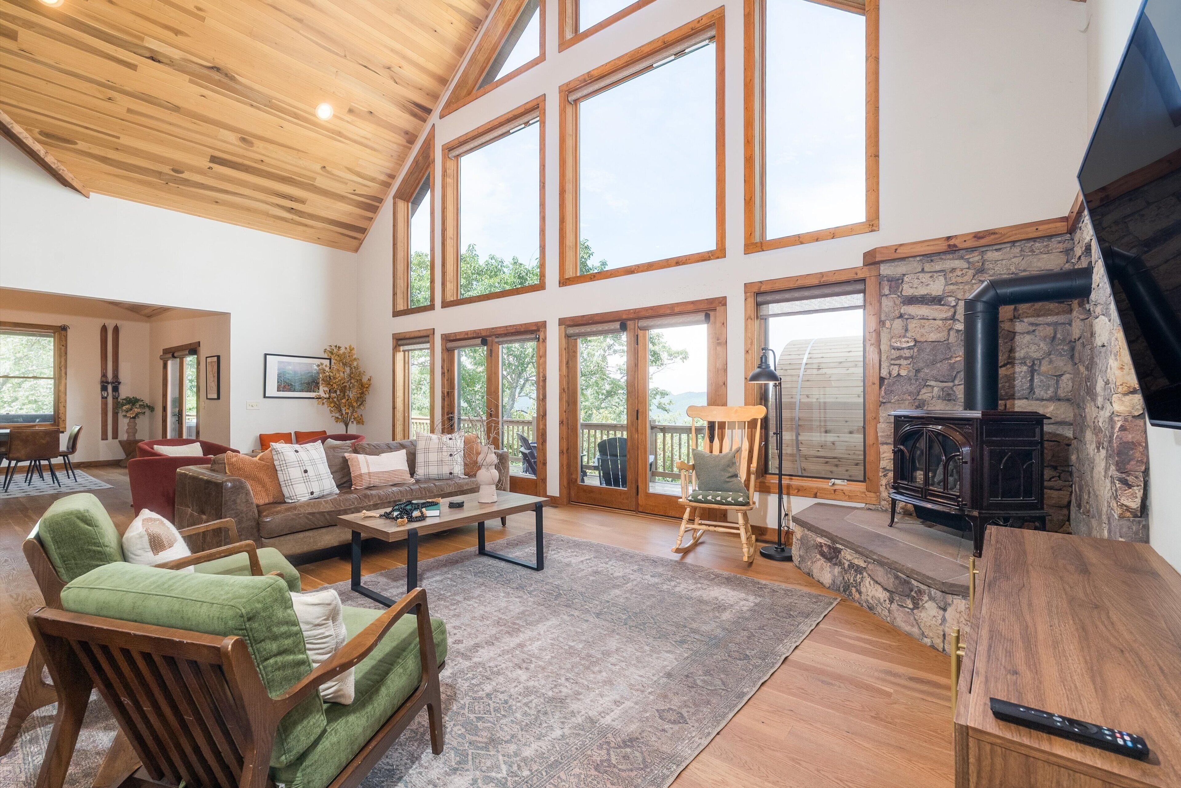 Smart TV, fireplace