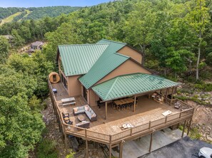 Exterior - Best Views in Massanutten! 5200 sq ft, Designer-Decorated w/ Hot Tub and Sauna (McGaheysville)