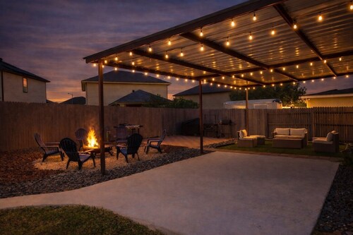 Spacious Laredo Home w/ Fire Pit, Playground & Backyard