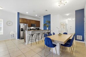 Dining - New! Epic Magic & Galaxy Retreat (Kissimmee)