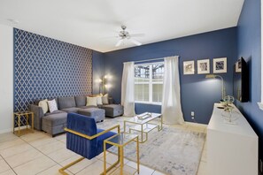 TV, offices - New! Epic Magic & Galaxy Retreat (Kissimmee)
