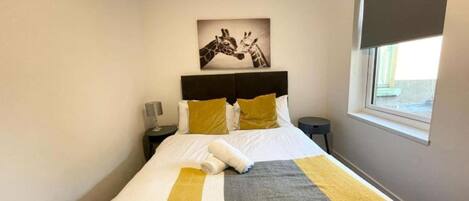 4 bedrooms, iron/ironing board, WiFi, bed sheets
