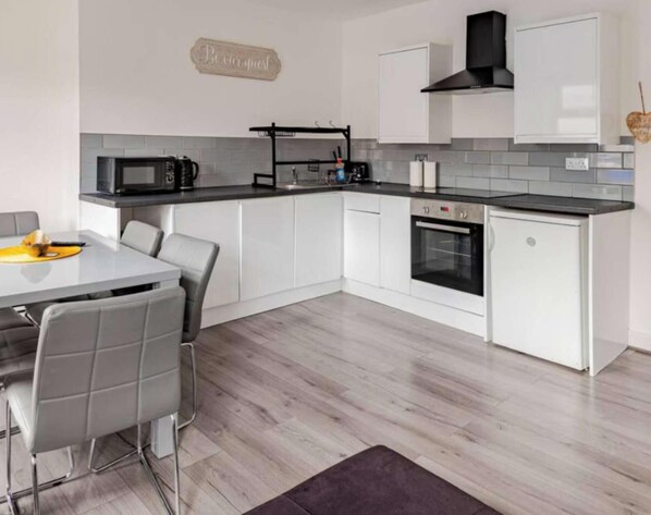 Private kitchen - The Central Suite - Best Holidays Home in the Blackpool (Blackpool)