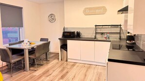 Unclassified image, 4 of 32, button - The Central Suite-4 Bedroom Apartment with Bathroom & 1 Ensuite Bedroom (Blackpool)