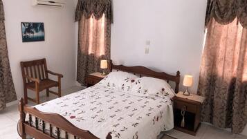 3 bedrooms, iron/ironing board, Internet