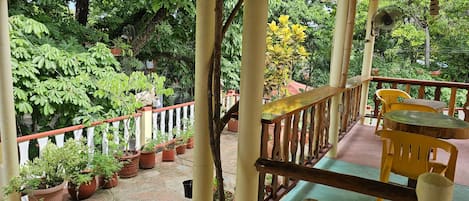 Hiên