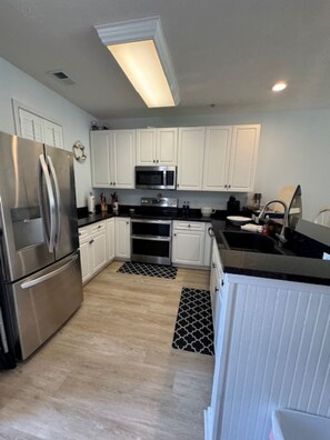 Microwave, oven, stovetop, dishwasher - Coastal Charm 2-bed 2 bath Condo Gated/Amenities/ 8 min walk to Ocean Blvd (North Myrtle Beach)