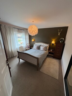 4 chambres, fer et planche à repasser, Wi-Fi gratuit, draps fournis