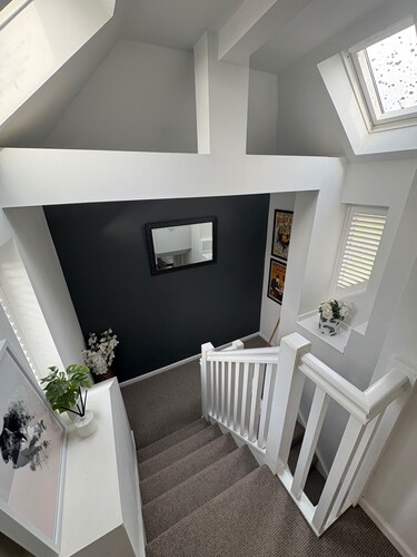 Isham House Sleeps 8 With Enclosed Garden