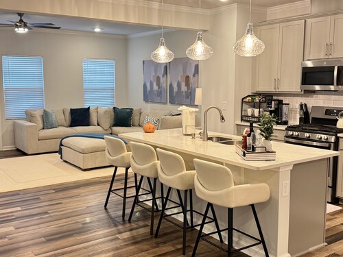 New Executive Chick Stylish Home in Apex NC