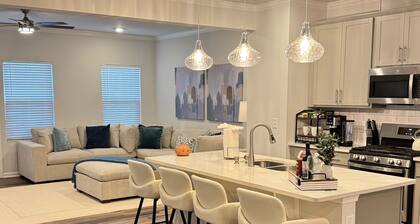 New Executive Chick Stylish Home in Apex NC