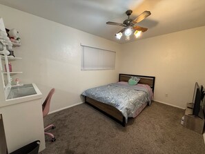 Room - Enjoyable 2-bedroom house in quiet Lake Isabella neighborhood (Lake Isabella)