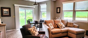 Roomy 1 Bedroom Cottage in Old Kinderhook. Pets Welcome!