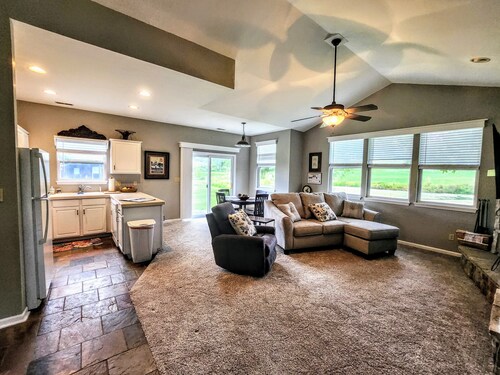 Roomy 1 Bedroom Cottage in Old Kinderhook. Pets Welcome!