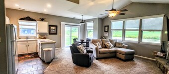 Roomy 1 Bedroom Cottage in Old Kinderhook. Pets Welcome!