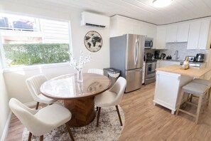 Fridge, microwave, oven, stovetop - Serene Waterfront Escape - 2BR with Mountain Views & A/C (Seattle)