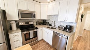 Fridge, microwave, oven, stovetop - Serene Waterfront Escape - 2BR with Mountain Views & A/C (Seattle)