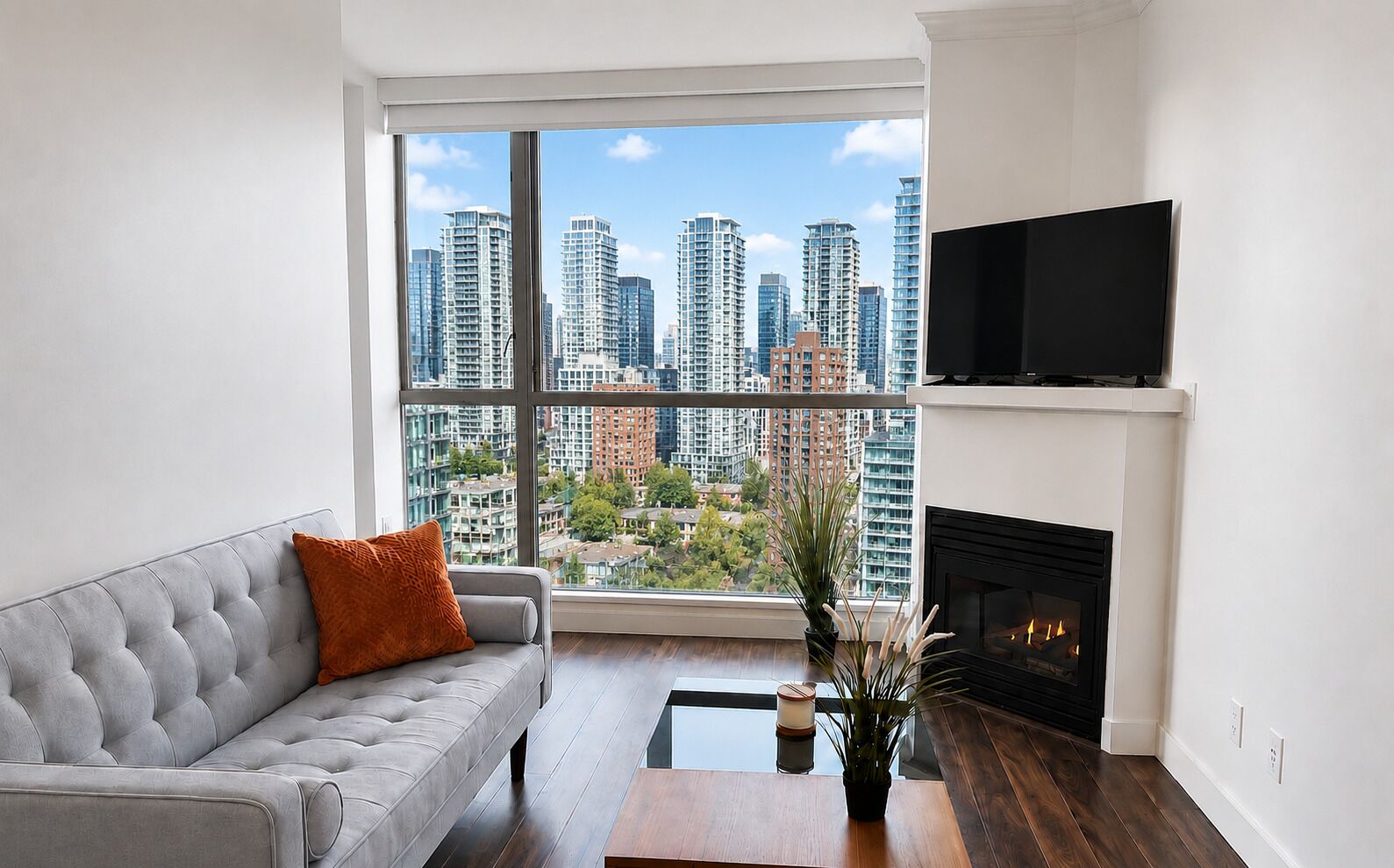 Smart TV, fireplace