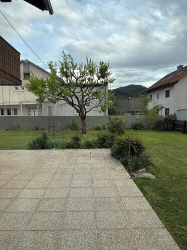 Cozy apartment with large garden and perfect location between the mountains and the sea