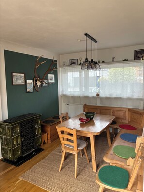 Dining - Cozy apartment with large garden and perfect location between the mountains and the sea (Liebenfels)