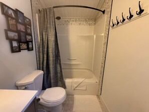 Bathroom - 3BDR Entire House 1BLK to River/5min Walk to DTWN (Saskatoon)