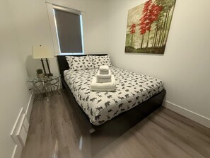 Room - 3BDR Entire House 1BLK to River/5min Walk to DTWN (Saskatoon)