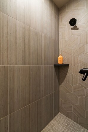 Shower, hair dryer, towels, shampoo - *New Build* Black Eagle Ski-In/Ski-Out Retreat (Big Sky)
