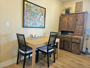 Dining - Stylish Lakewood 2 bed w/ West Facing Balcony (Lakewood)