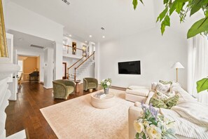 TV, fireplace - The Golden Manor | Elegant 4BR in The Woodlands (Spring)