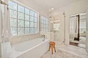 Hair dryer - The Golden Manor | Elegant 4BR in The Woodlands (Spring)