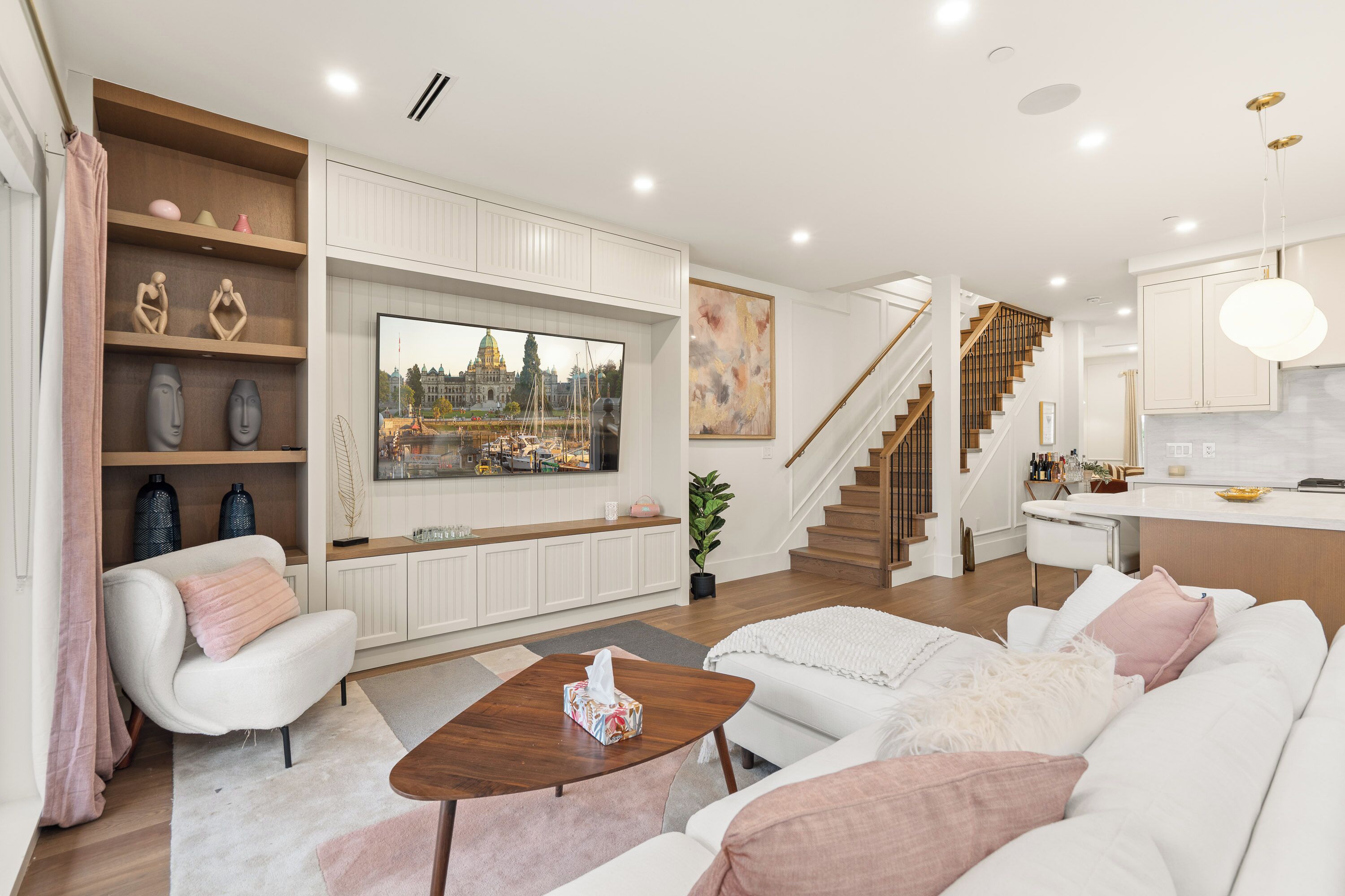 Smart TV, fireplace